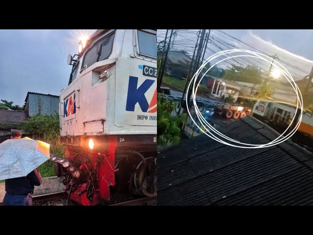 Detik detik kereta hampir terguling di tabrak trailer 
