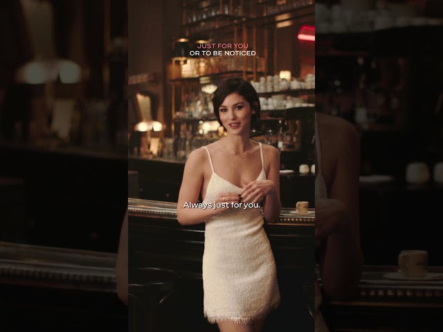 Crush or CRUSH ABSOLU? Standing at the counter of Café Mademoiselle