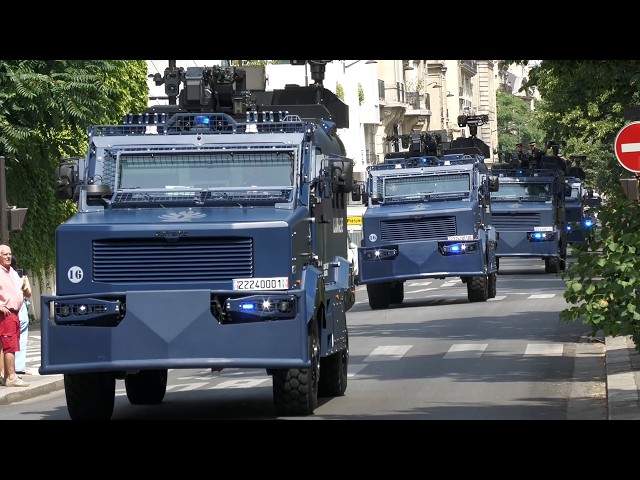 14 Juillet : véhicules Centaure, motards et services de secours au défilé