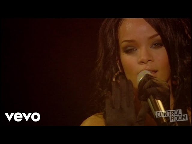 Rihanna - Hate That I Love You (Live at The Bell Center, Montreal)