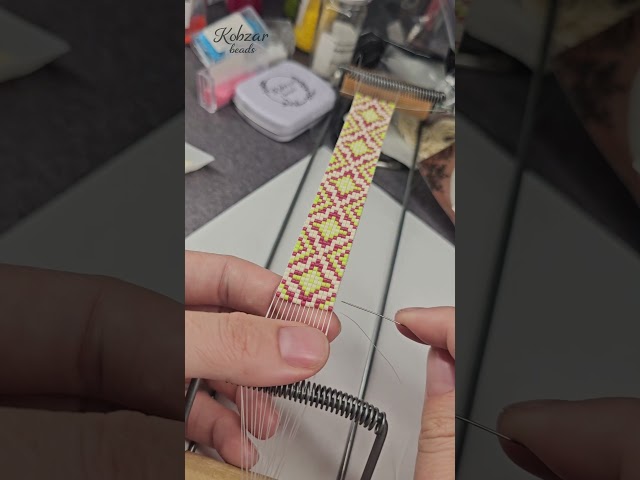 Beadwork for Beginners: This One Loom Row Looks So Satisfying!