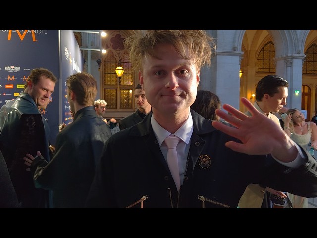 Look Mum No Computer ("Eins Zwei Drei") | Interview | Turquoise Carpet | Eurovision 2026 | UK