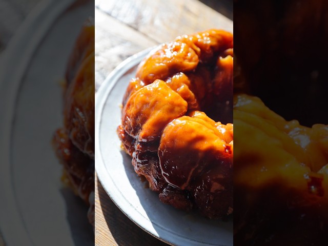 Sticky Toffee Monkey Bread 🐵 Full recipe is on my site 🫶🏼