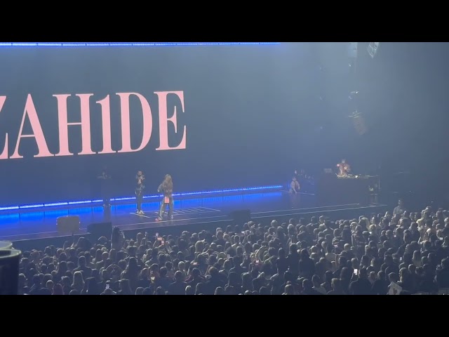 Serdar Abi dreht TikTok Video für Zahide (Berlin) 03.01.2026 Uber Eats Music Hall