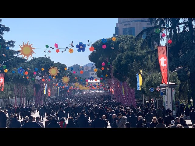 🔴 LIVE/ Shqiperia reagon! Protesta kunder shtrenjtimit te karburanteve dhe ushqimeve
