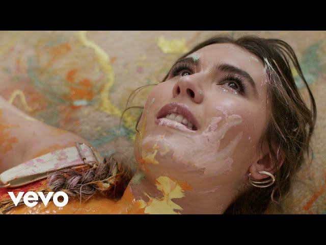 Mimi Webb - Freezing (Official Music Video)