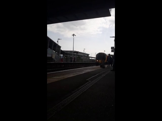 444 028 Arriving Southampton Airport| REEEE not my train.