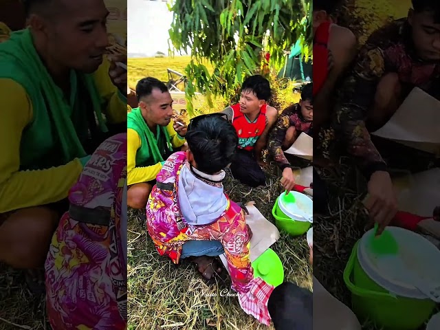Tani Mulyo Kombi Crew Takes Lunch Break #shorts #combineharvester #kombi