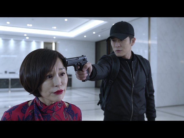 【高能必看刑侦剧】臥底和女老大堂相遇，兩人當場掏槍對峙！#警匪 #悬疑 #犯罪 #破案 #动作 #武打