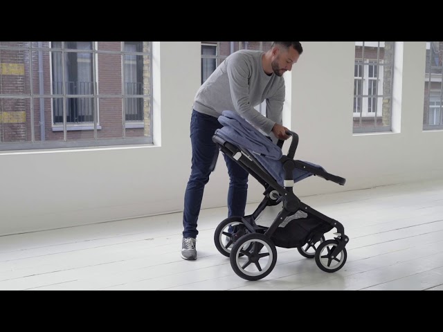 Bugaboo Fox 2 | All-terrain stroller - How to fold your stroller (one-piece, self-standing fold)