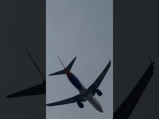 Very Low Jet2 Boeing 737-8K5 Flying Over My Garden/Back Yard