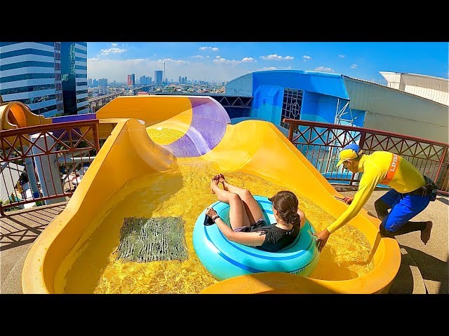 Waterslides at Pororo Aquapark in Bangkok (Rooftop Waterpark)