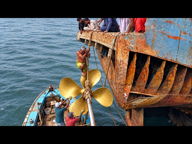 How a Giant Ship Propeller Is Made & Installed Underwater | Amazing Manufacturing Process