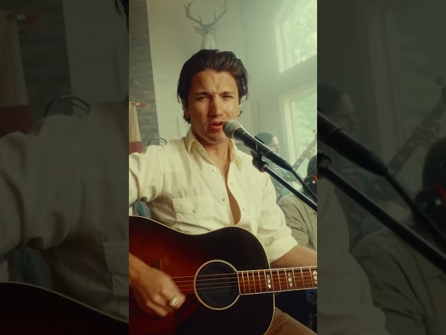 Bartender, won’t ya keep on pourin’… #drakemilligan #countrymusic