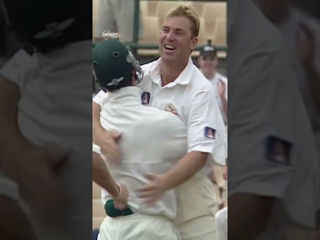Warne outwits Samuels with leg-spin wizardry