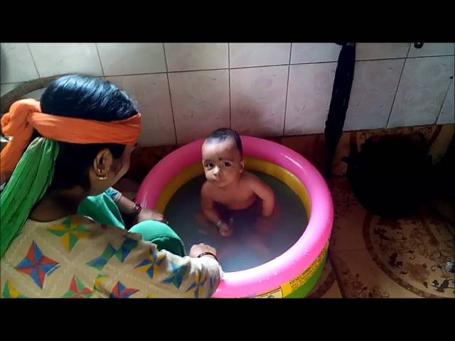 बेबी नहाते समय चीला रहा है। "Baby Crying"  Yes Raj Sharma