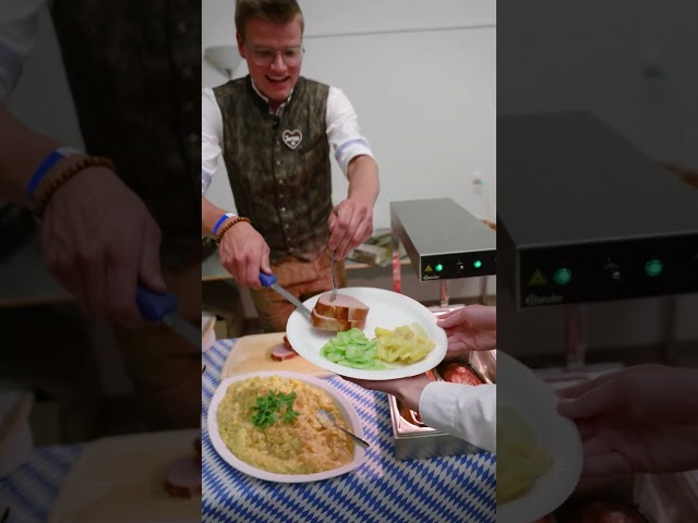 Bayerischer Abend: GI-Studierende feiern mit Gästen aus aller Welt