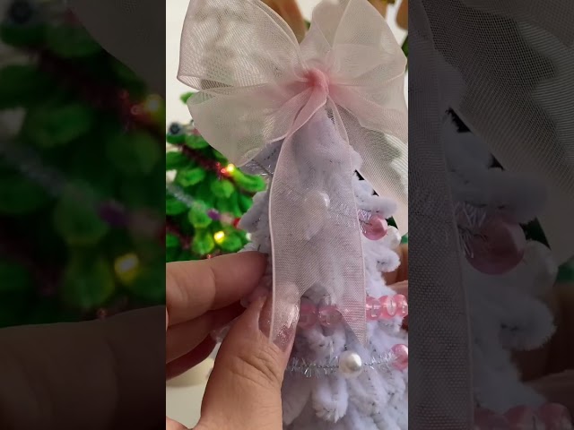 DIY pipe cleaner chenille Christmas tree #holidaycrafts  #christmascrafts #pipecleaners #limpiapipas