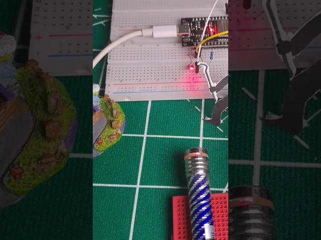حاجز ليزر لكشف تسلل اللصوص  😎 و إطلاق  الانذار بواسطة حساس الضوء و ESP32