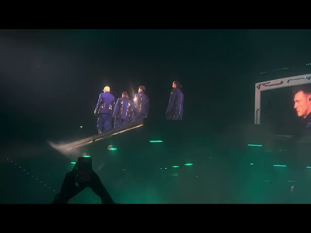 Backstreet Boys intro + Larger than Life - live from Düsseldorf