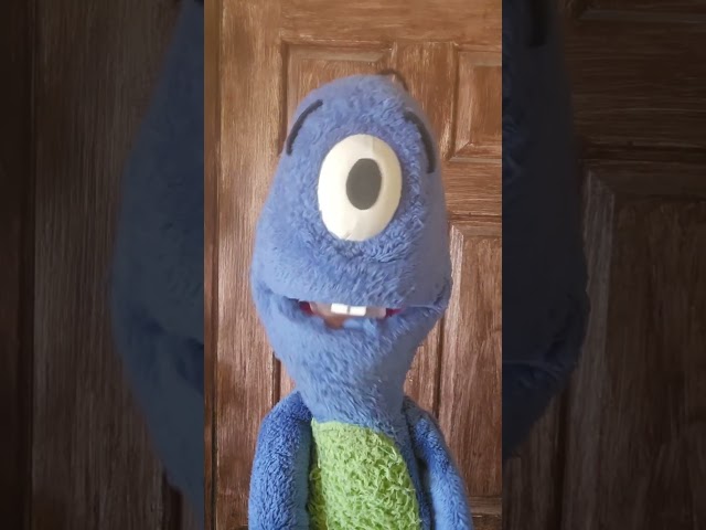BATHROOM FUNNY FAIL! ALIEN REACTS! BLOOOB #funnyfails #comedy #laugh #puppet