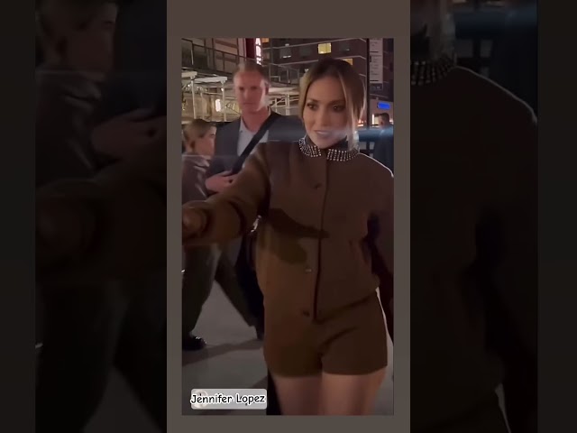 #jlo #hollywoodcelebrity #fashionstyle #fallfashion #jenniferlopez