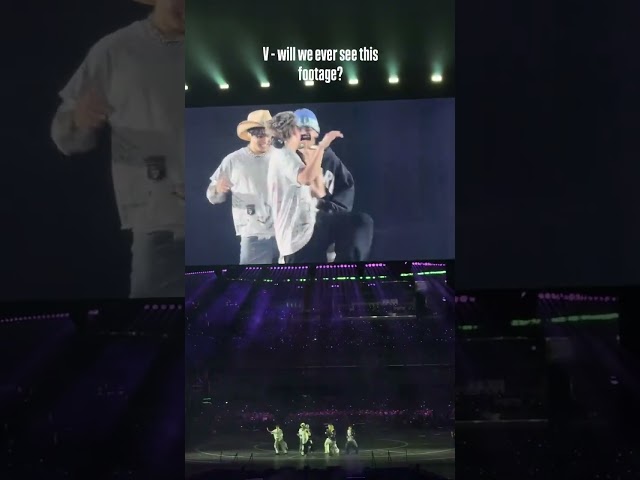 v as a cameraman on stage ❤️💗🤩💞😍 #btsconcert #btscomeback #btsvshorts #taesmile #btsshorts #btsarmy