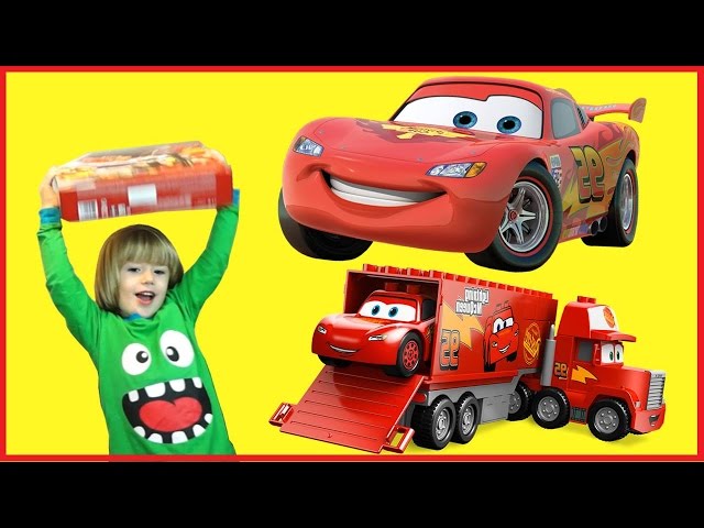 Lightning McQueen 100+ Cars toys GIANT MONSTER TRUCK OPENING with Gerti
