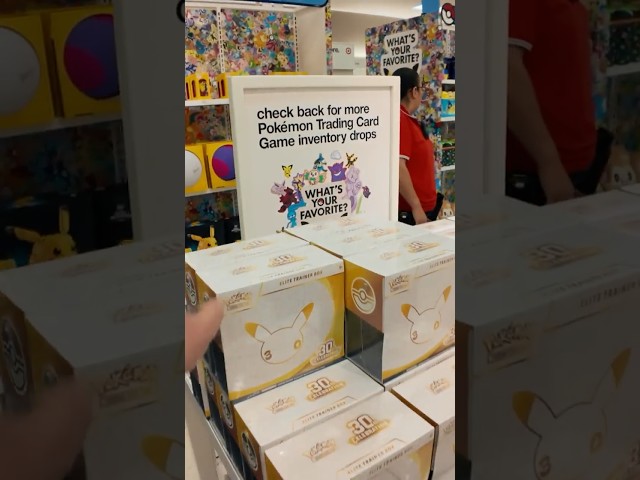 Opening a 30th Celebration ETB | DAY 304: Chasing Charizard