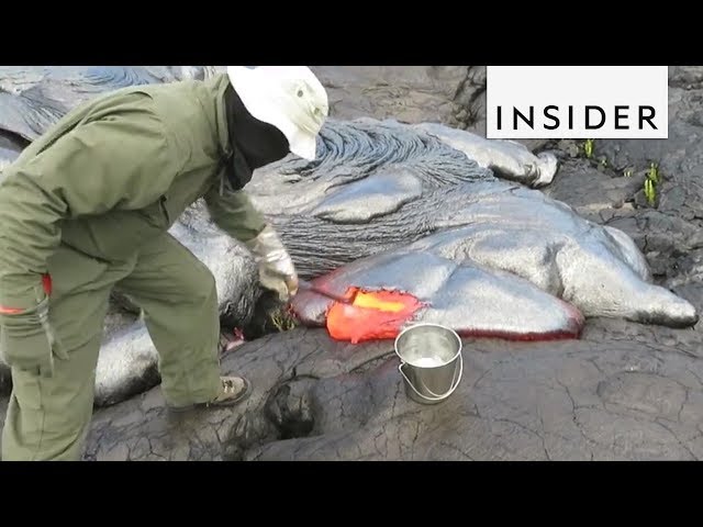 Geólogo Toma Muestras de Lava | Insider Español