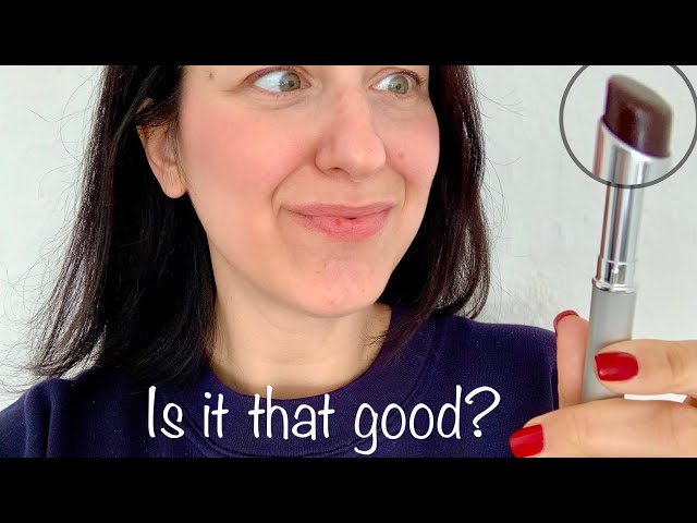 I tried the lipstick that took over Social Media! - black honey
