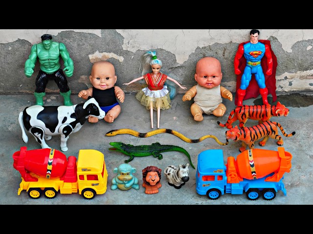 Arey bacho dekho spiderman ne horse or cow ko jangli janwaro se bachaya - gadi wala cartoon video
