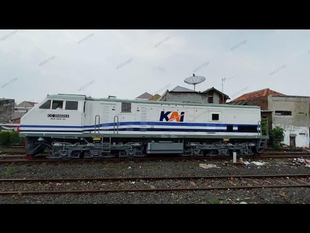 Perdana Lokomotif CC 203 02 03 (20340) dengan tampilan livery barunya dinas KA 242 Sri Tanjung