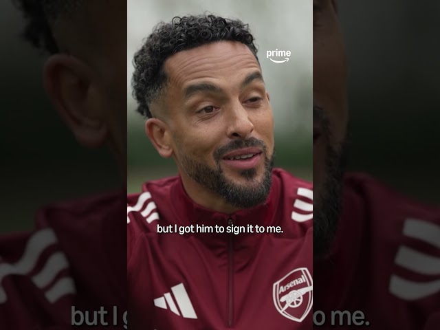 When meeting Kaka, Theo Walcott made this BIG mistake 😂  #ucl #kaka #interview #footballshirt