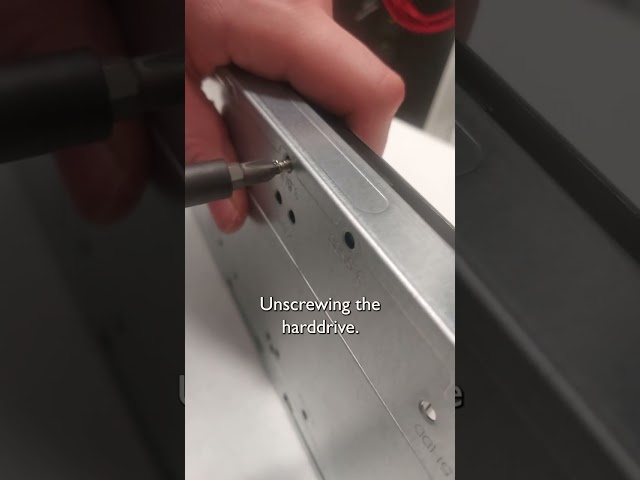 Swapping a drive in a blade! #SSD #foryou #datacenters #shorts