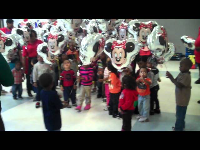 Ivy Tech gives Mickey balloons to Gingerbread House children