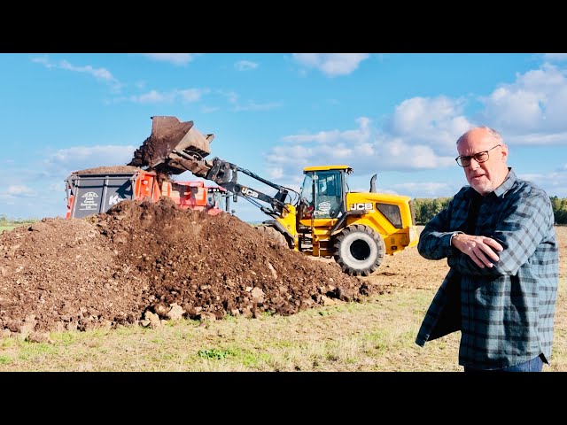 We go big on muck spreading for 2027 harvest with chicken muck, Zoo poo & composted tree waste