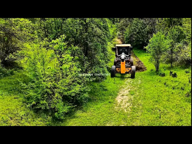 How the Deere 670 Grader Repaired the Green Roads #grader #johndeere