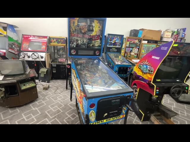 This Lethal Weapon 3 Pinball Machine Still Has The ORIGINAL Rubber Rings On It!
