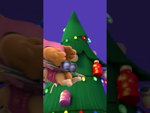 Skye puts the finishing touch on the Christmas tree #PAWPatrol #Shorts