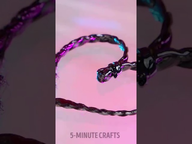 💚¡Haz un marcapáginas único con resina y tu cabello! 🤪
