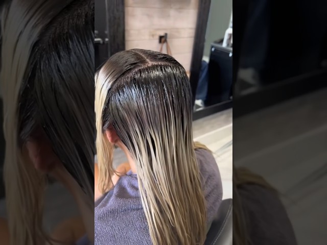 Adding Dimension 👱‍♀️ #platinumblonde #blondingspecialist #blondingtips