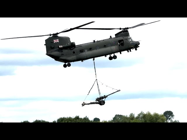 4Kᵁᴴᴰ Boeing Chinook HC.6 Royal Air Force holding cannon display at Royal Air TAttoo 2024