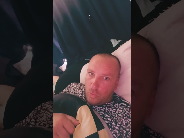 ya une tata dans mon lit qu'elle honte.