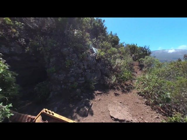 VR 180 Tenerife Mountain path blocked by fallen digger!
