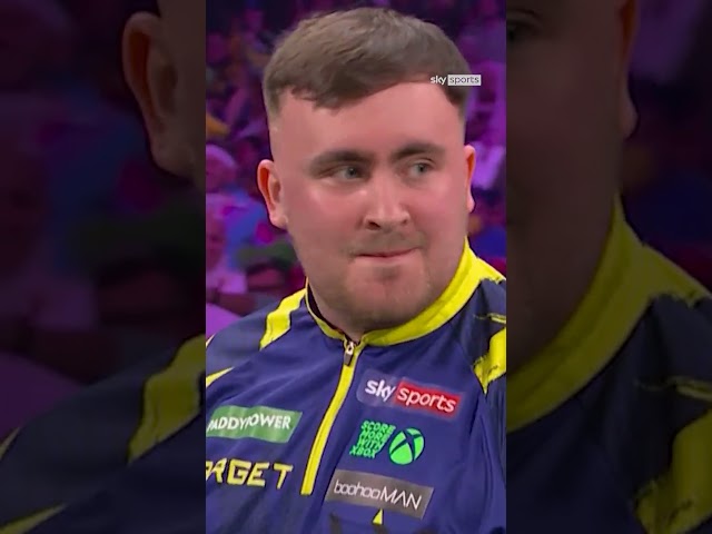 Luke Littler is attacked by the Ally Pally wasp! 🐝🤣 #darts #shorts