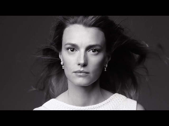 The dual LE LIFT effect – CHANEL Skincare