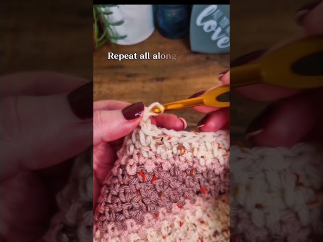 Try the moss stitch and crochet a beautiful, cosy blanket to curl up with on the sofa all winter. ✨