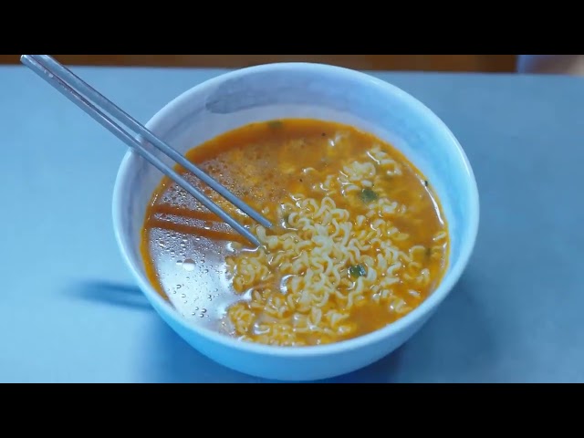 자기야 라면 먹어~ Honey, eat this Korean ramen