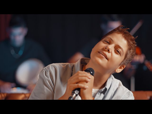 Ferah Zeydan - Seni Kimler Aldı (Akustik)